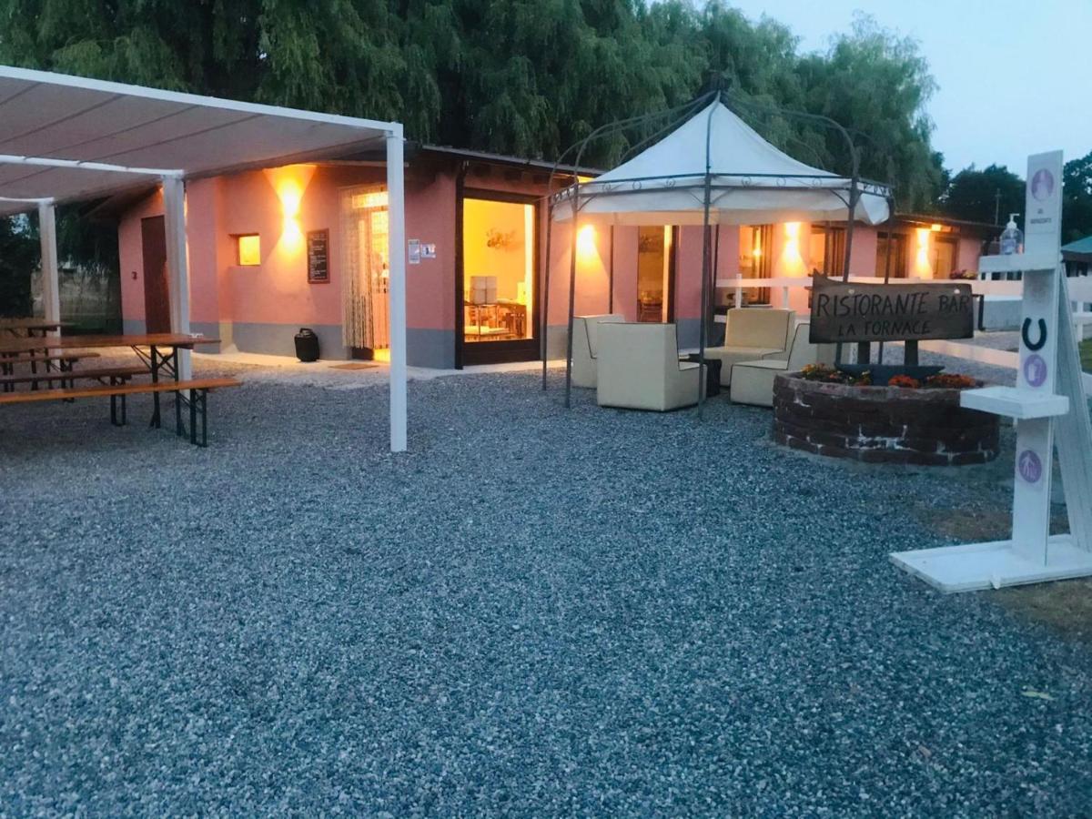 Agriturismo La Fornace Centro Ippico Комо Екстериор снимка