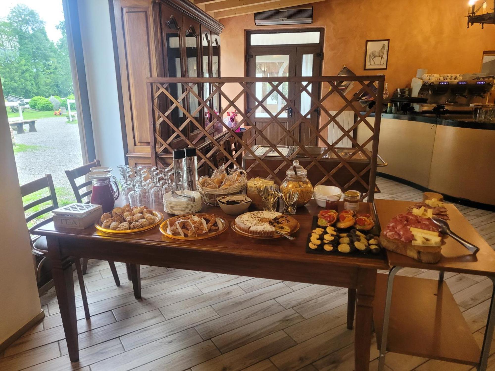 Agriturismo La Fornace Centro Ippico Комо Екстериор снимка